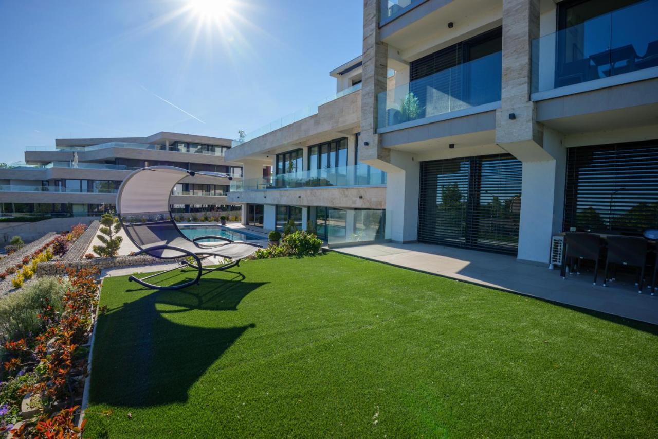 Club Panorama Residence Alsoors Bagian luar foto