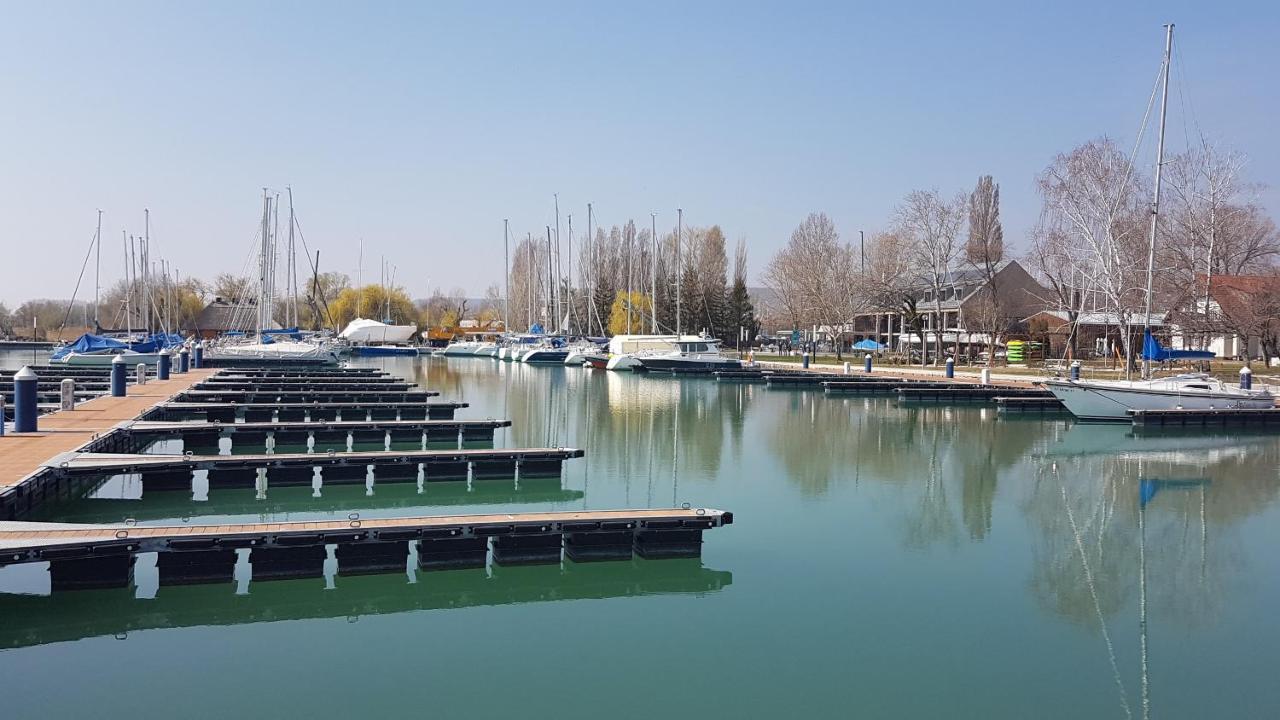 Club Panorama Residence Alsoors Bagian luar foto